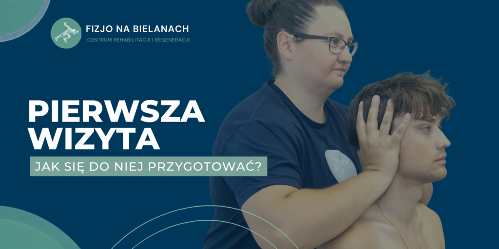 Małgorzata Kimso bada ruchomość barku pacjenta podczas pierwszej wizyty w gabinecie